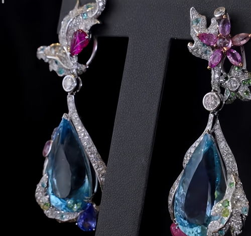 向太曬珠寶首飾,戒指耳環(huán)超乎想象,網(wǎng)友 假的都不敢買這么大